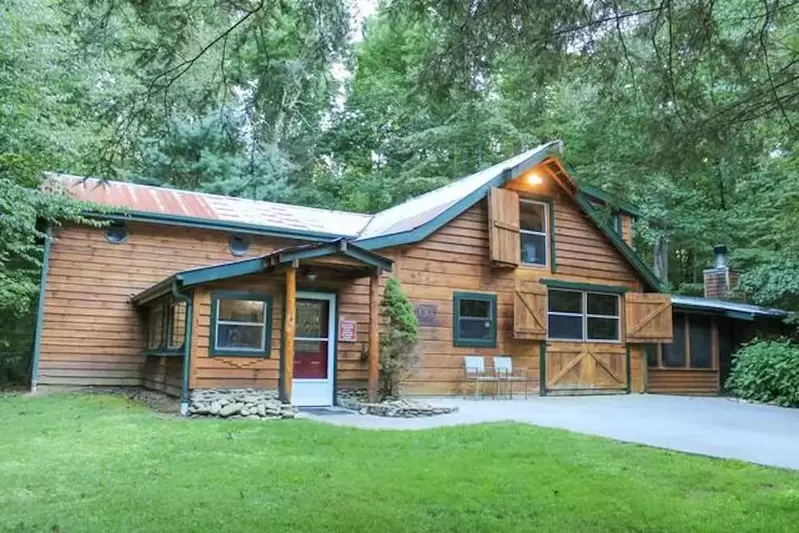 Bunkhouse pet friendly Gatlinburg cabin