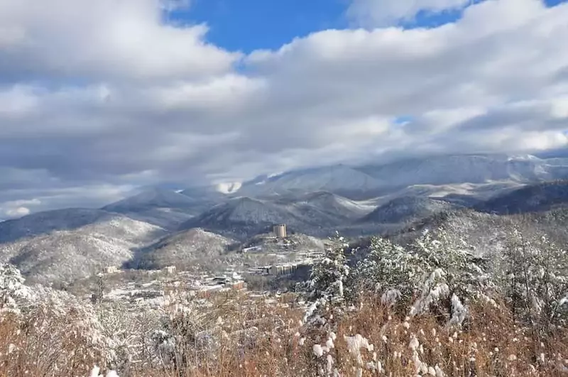 breathtaking photo of snow covered mountains in Gatlinburg TN