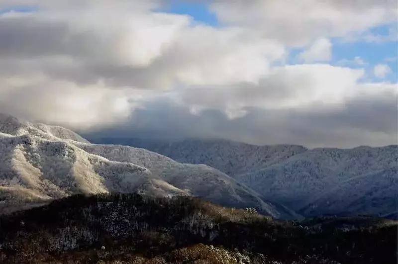 snow covered mountains near a Gatlinburg cabin