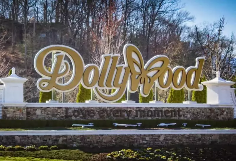 dollywood sign