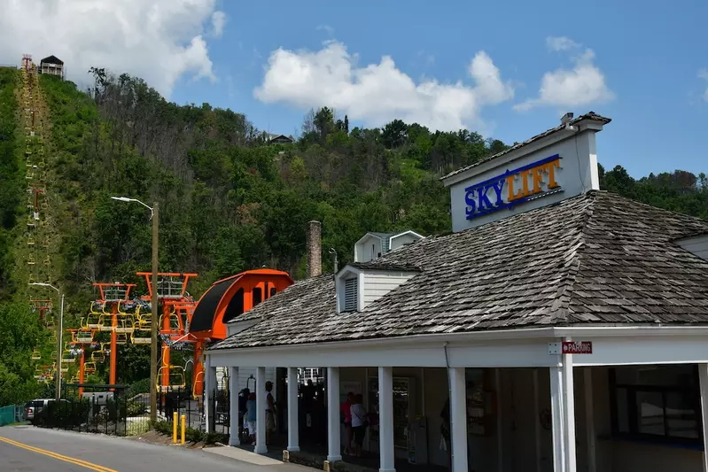 gatlinburg skylift park in downtown gatlinburg