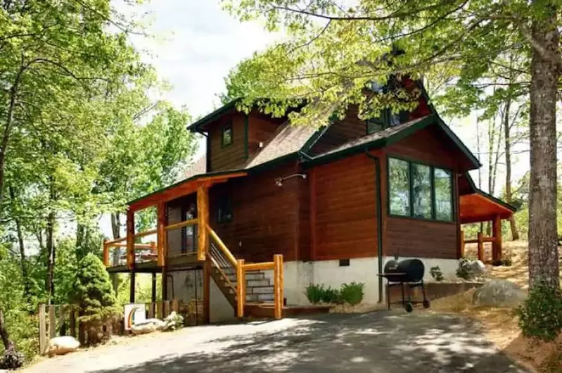 outside of 2 bedroom cabin in gatlinburg