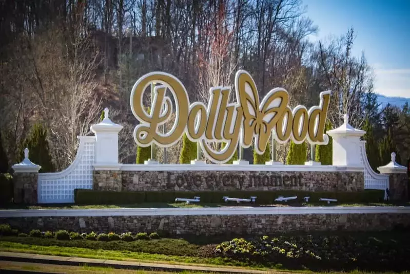 Dollywood sign