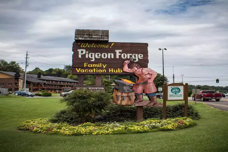 Pigeon Forge sign