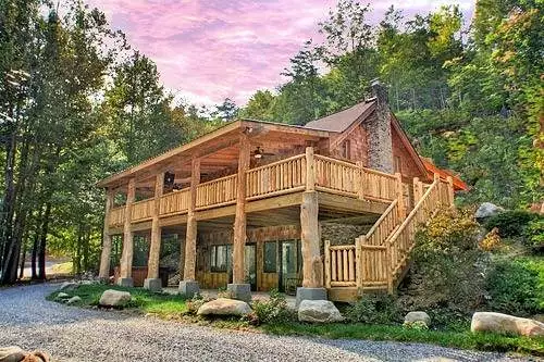 large cabin in wooded setting in Gatlinburg TN