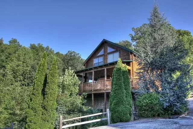 the outside of a Gatlinburg cabin on a spring day