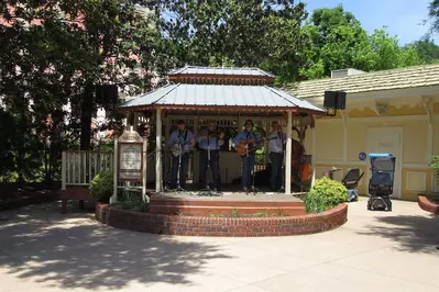 live music is one of the best things to do at Dollywood