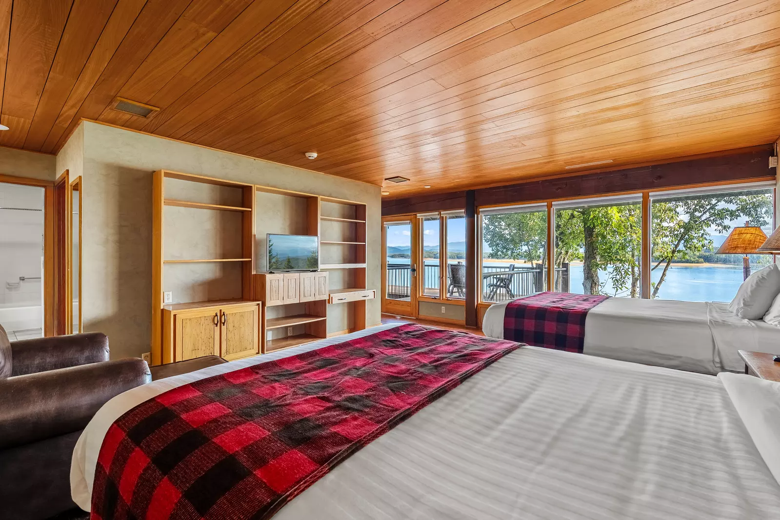 Hatties Lake Retreat