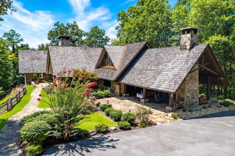 roosevelt lodge is one of our best large cabin rentals in Gatlinburg and the Smoky Mountains