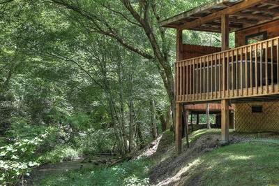 stone creek is one of the Cabins Near Downtown Gatlinburg Close to a Creek