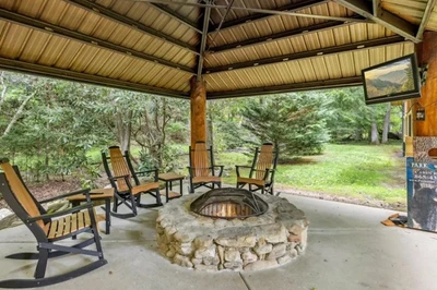 creekview is one of the best Cabins Near Downtown Gatlinburg Close to a Creek