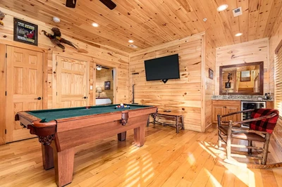 big sky is one of our Gatlinburg cabins with hot tubs and mountain views