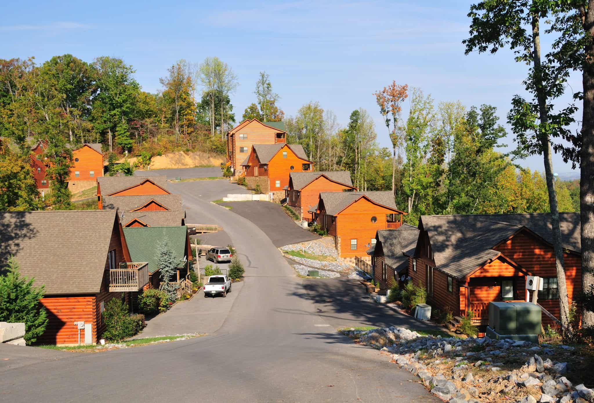 line of cabins in Pigeon Forge TN