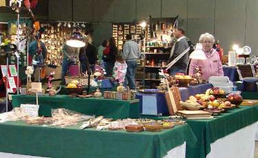 Spring Arts and Crafts Show in Gatlinburg Boasts Largest Group of Craftsmen in the Nation