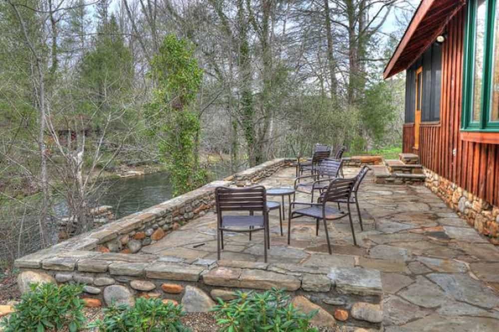 7 Amazing Cabins In Gatlinburg On The River, Cabins With Fire Pits In Gatlinburg Tn
