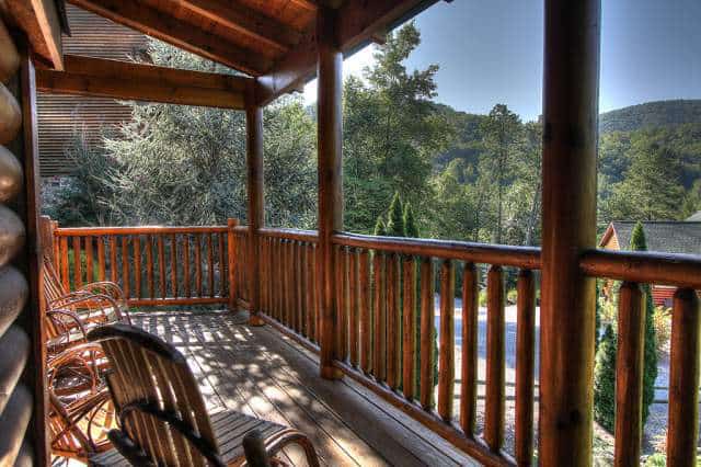 Rocking chairs on the front porch of a Gatlinburg TN cabin