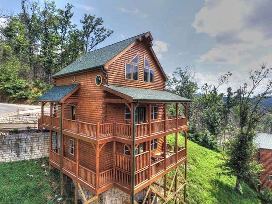 3 Reasons to Stay in Our 5 Bedroom Cabins in Gatlinburg with a Group