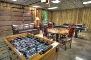 game room in cabin in gatlinburg