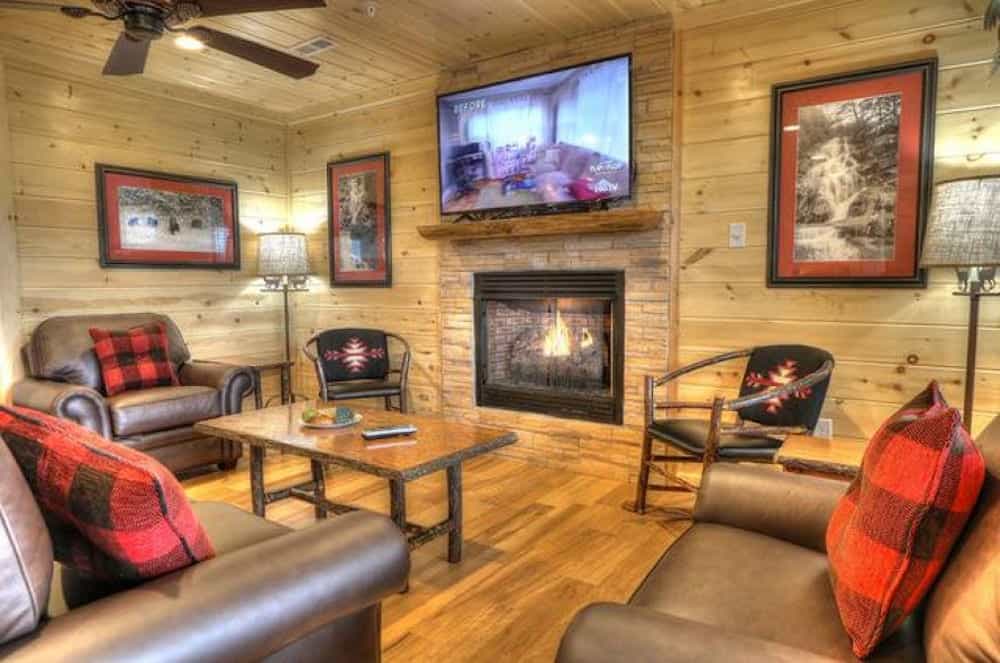 living room in a gatlinburg cabin