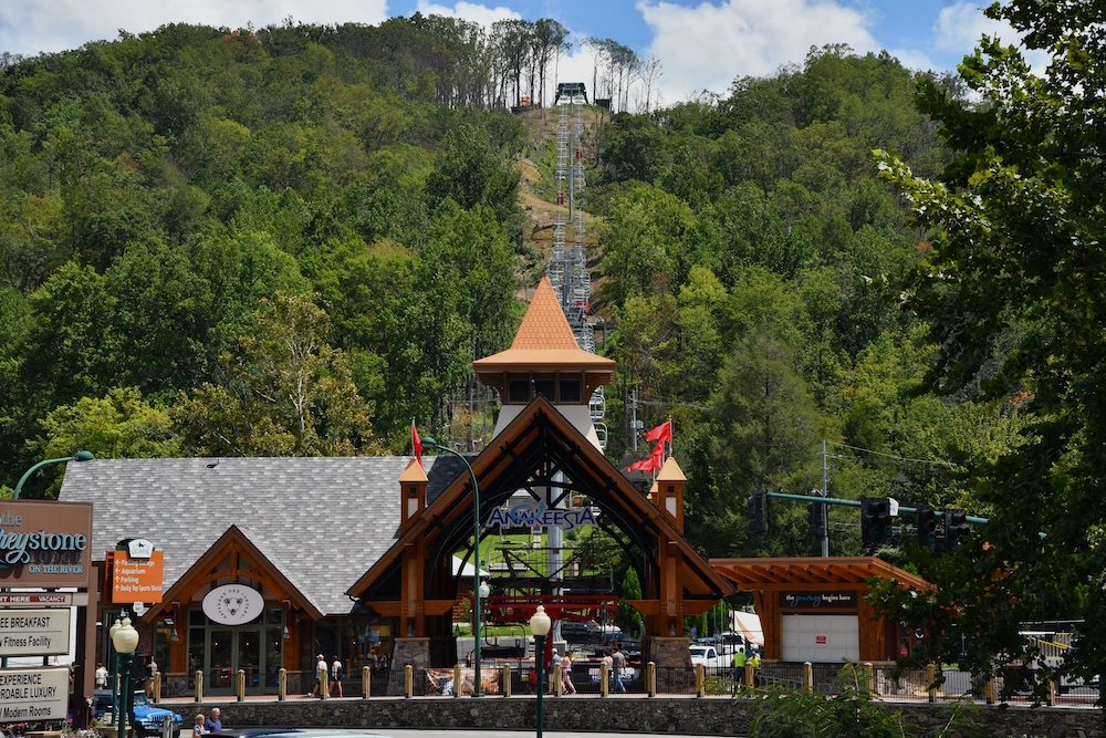 Top 4 Gatlinburg Attractions for First-Time Visitors