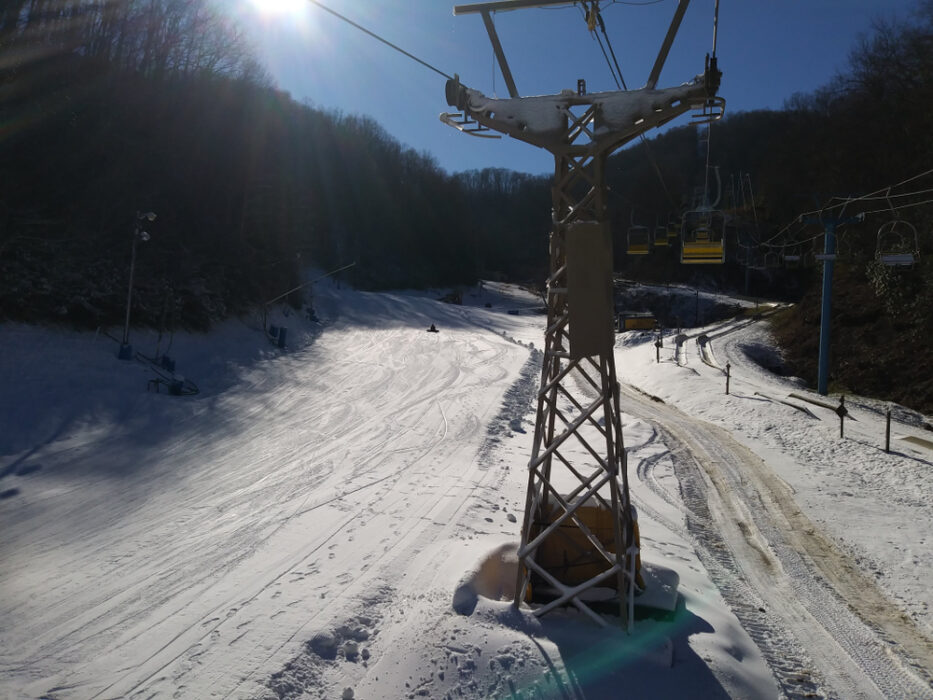 Ski lift and slope at Ober Mountain