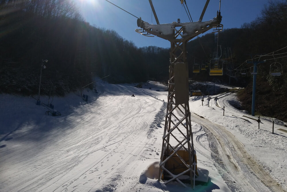 Ski lift and slope at Ober Mountain